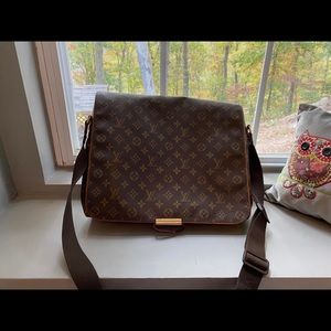 Louis Vuitton messenger Bag